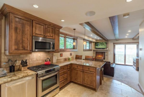Villa Cortina Superior 1 Bedroom Vail Village by Vail Realty